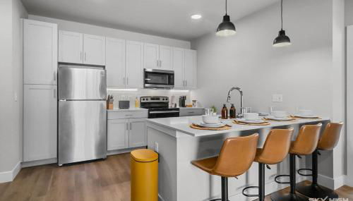 Cozy Luxury Apt, Gym, King Bds, Comfy Sectional - Foto 4