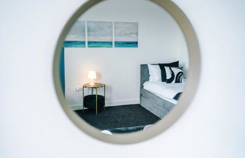 Large Home Salford -Free Parking - Foto 6