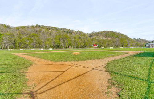 Hike and Fish Marlinton Cabin with Fire Pit and Views! - Foto 29