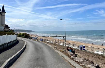 La Villa l'Oiseau Bleu proche de la plage et de Deauville !!! Awards 2025 - Photo 20
