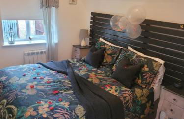 Birch Cottage with private wood fire hot tub - Foto 16