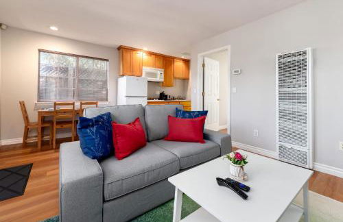 Bright Quiet Comfy 1BR Cottage in Mountain View - Photo 4