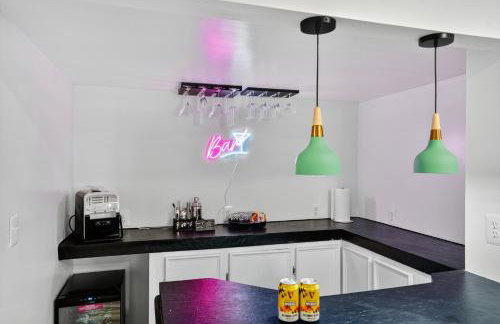 4BR House Mins to Downtown Annapolis with Firepit, Basement Bar, & Sleeps 12 - Foto 24