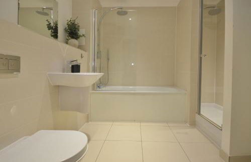 Modern 2 Bedroom Apartment Steps from Vauxhall St - Foto 6