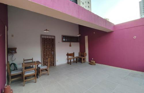 Casa com suítes privativas - Localização no centro, perto de serviços e pontos turísticos - Foto 14