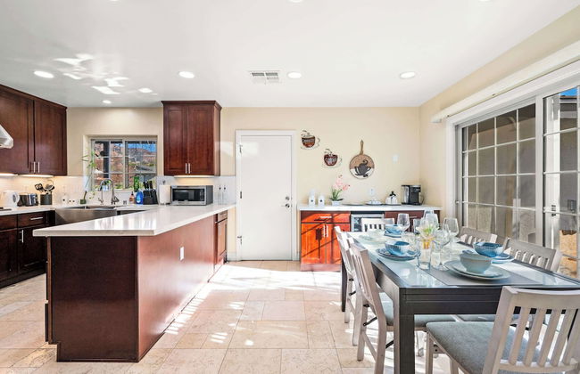 Luxury Estate With Sparkling Pool & Elegant Amenities - Foto 25