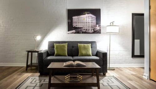 BOLD 2BR 2BA In The Block Apartment by CozySuites! - Foto 3