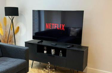 4 Beds Work Housing Near Croydon with Free Parking, High Speed WIFI sleeps up to 9 - Foto 1