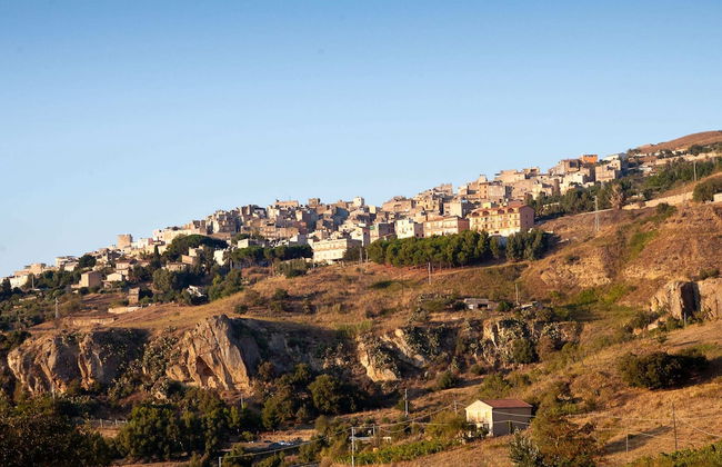 Villa in Alia With Pool & Olive Views - Photo 22