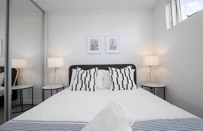 Wow Southport Apartment Near Light Rail Station - Photo 3