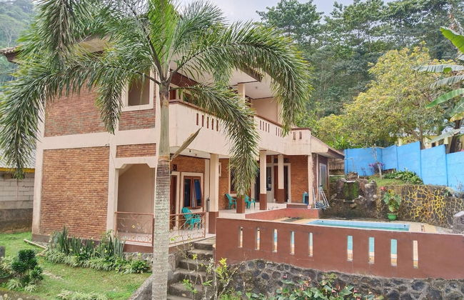 Villa Yustisia Curug 7 Cilember - Foto 75