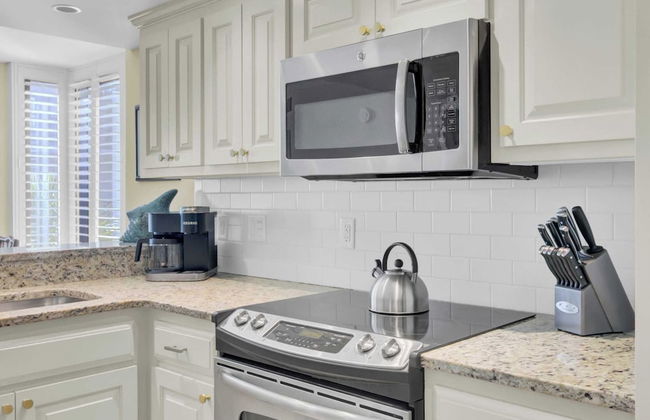 Oceanfront w/ Pool + Beach Access & Balcony View 312 B Shipwatch by Avantstay - Photo 8