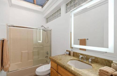 Malibu Beachfront Home with Rock Spa Ocean Views & Huge Deck - Foto 45