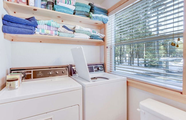 Mckinney Estate w/ Roof Deck Beach & Hike! - Foto 25