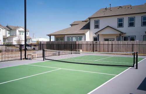 Spacious 4BR Oasis - Pool - Patio - 8 Min to Kalahari - Foto 44