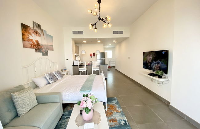 Marco Polo - Pastel Studio with Stunning Aerial City Views - Photo 1