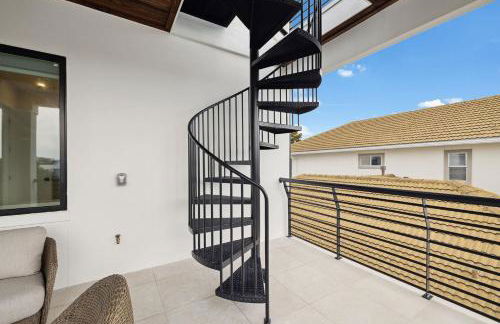 La Villa Nadia - Lakefront Luxury Vacation Rental in Destiny with Private Pool - Foto 35