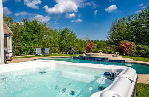 Maine Pondfront Home Sleeps 22 - Pool & Hot Tub - Photo 2