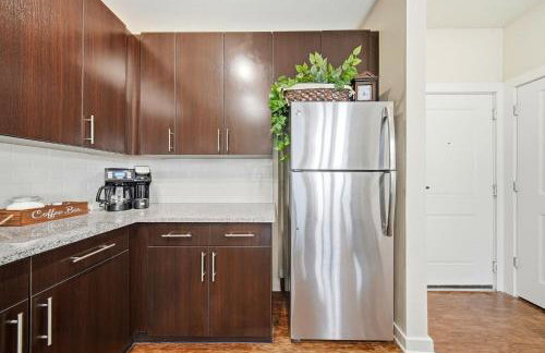 Stylish 2BR w Balcony, Pool & Pet-Friendly #15 - Foto 24