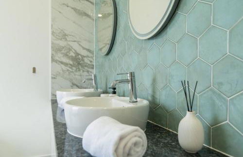 Seaview Villa with Heated Private Pool - Photo 9