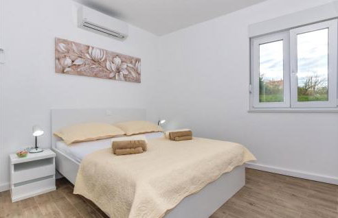 Lovely Home In Srinjine - Photo 20