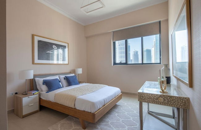 Modern 2BR w/ Tranquil Ambience in Emirates Hills! - Photo 4