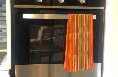 Retro-Inspired Stay BBQ Patio Close to Downtown - Foto 9