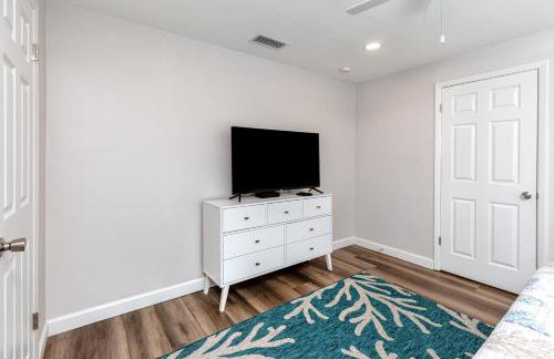 Modern Home, Heated Pool, Close to Beaches! - Foto 8