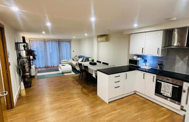 Zone 1 Modern 2 Bed 2 Bath Apt with outdoor space Hyde park - Foto 4