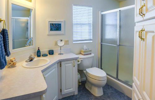 Pool Access, Walk to Beach! Cozy Jensen Beach Home - Photo 13