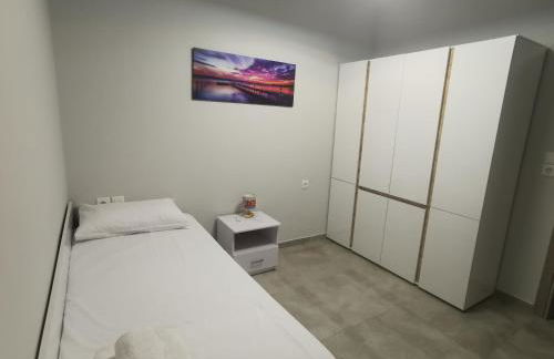 Elia Home - Photo 22