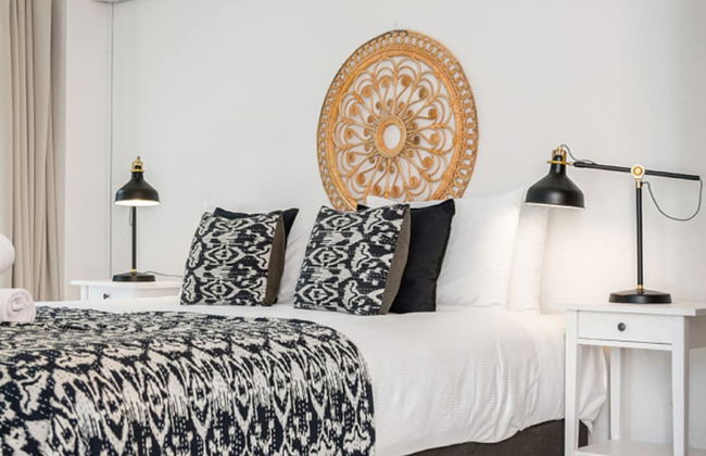 Bayview Beachfront Apartments, in town right on the beach - Foto 13