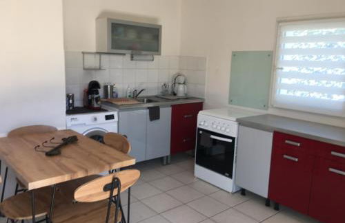 De la Clape à la mer mon petit pavillon labellisé - f2- piscine commune - wifi gratuit- parking privé - arrivee autonome - 800 m plage - grande terrasse abritée vent - - Foto 14