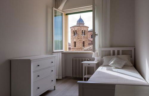 St. Vitale’s Basilic view elegant apartment - Photo 30