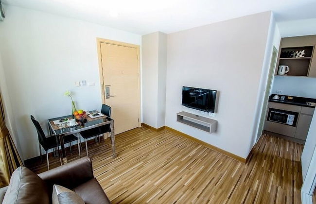 The Violin Sriracha - Photo 20