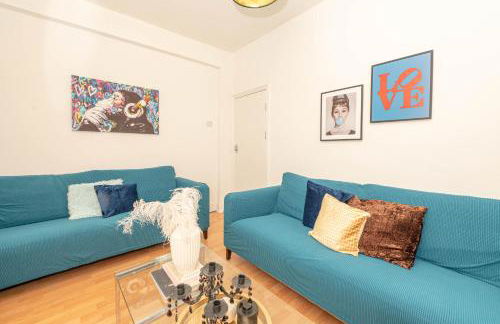 Xtra Large 4 Bedroom House with Heating Sleeps 14 Near Station and ExCeL - Foto 1