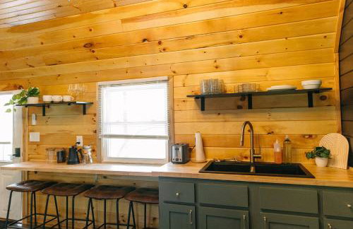 "Lumber Lodge" - Comfy & Woodsy Stay in RRG/Auxier - Foto 16