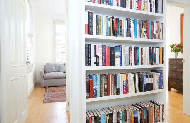 JOIVY English Retro 2BR Apt Near Battersea Park - Photo 17