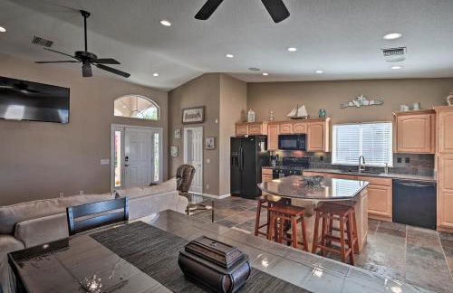 Sun-Soaked Colorado River Haven - Walk to Beaches! - Foto 8