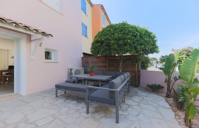 Superb Vacation Home With Pontoon - Photo 23