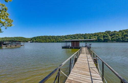 Steps to Water Lake of the Ozarks Getaway - Foto 1