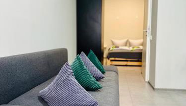 Neuwertiges Apartment mit schnellem WLAN, Netflix, Glasfaser, Kostenlose Privatparkplatz auch für Transporter geeignet R21 - Foto 2