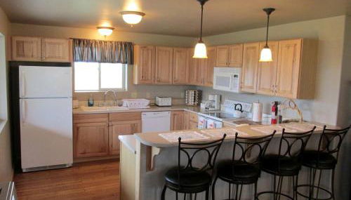 Scenic Vacation Cabin with 360° Mountain Views near Yellowstone National Park in Madison River Valley, Montana - Foto 2