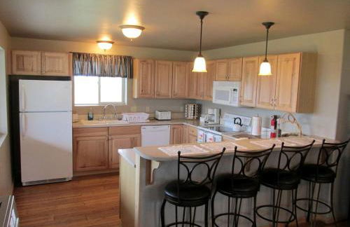 Scenic Vacation Cabin with 360° Mountain Views near Yellowstone National Park in Madison River Valley, Montana - Foto 2