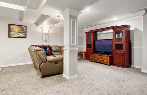A Denver Oasis 15 Min to the Bronco Stadium 3 Bedroom with a King Suite - Photo 12
