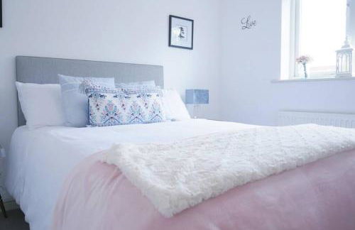 The Croft a lovely town house in the centre of Holt with free PARKING for two cars - Photo 9