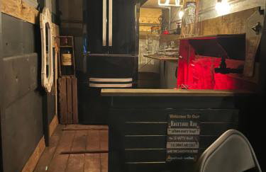 Spacious Cabin with Private Hot Tub, and Private Pool, in 5 Acres - intimate Special stay For 2 Adults - plus 1 child under 2 and up to 2 dogs stay for free - Foto 6