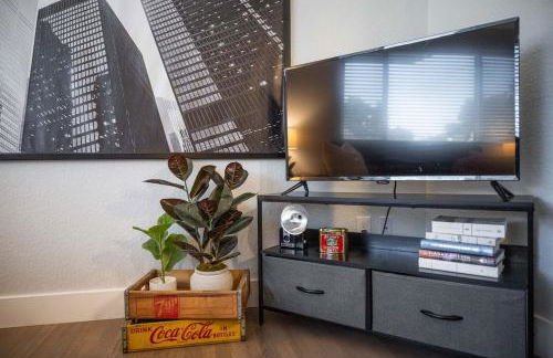 Private Upper Unit Home, Pet Friendly, Min to DT - Foto 19