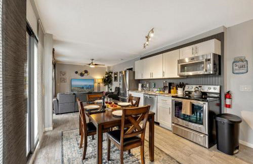 Exquisite Lakefront Pool House Awaits Pool 10 PPL - Foto 25