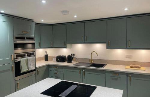 Huddersfield Lux 2 Bedroom Apartment & Opposite Train Station & City Centre - Foto 1